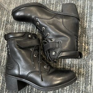 Women’s Harley Davidson heeled boots.